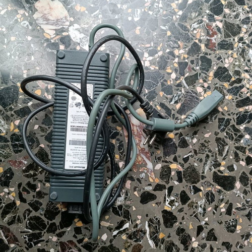 Authentic Xbox 360 power cable like new
