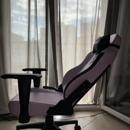 AndaSeat Pink Gaming Chair like new, ergonomic and adjustable
