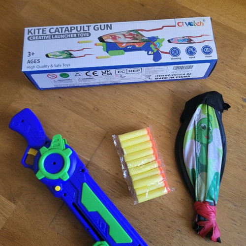Plastic kids gun new with foam suction darts and small dart launcher