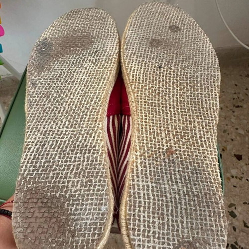 Toms W8 shoes, size 38.5, red striped