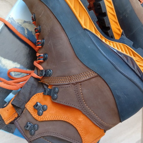 Meindl Island MFS Rock+ hiking boots, brown orange