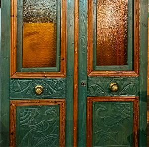 Παλια διπλή πόρτα ζωγραφισμένη στο χέρι με όμορφα Σκαλισματα