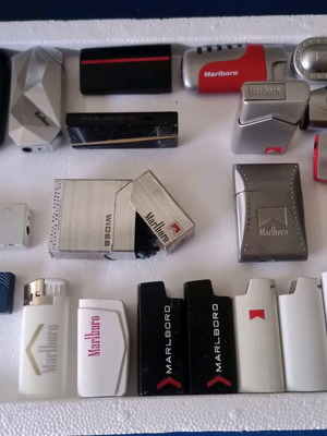 Αναπτήρες Marlboro μεταχειρισμένοι, πακέτα και τασάκια συλλεκτικά