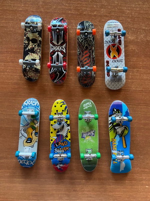 Finger skateboards like new, set of 8 with spare parts
