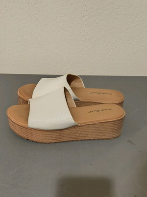 Women's white platform shoes like new, size 38