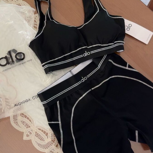 Alo Yoga Set new with tags, sizes M and S, black and white