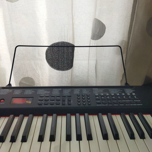 Harmonium like new with stand, battery operated, ideal for beginners