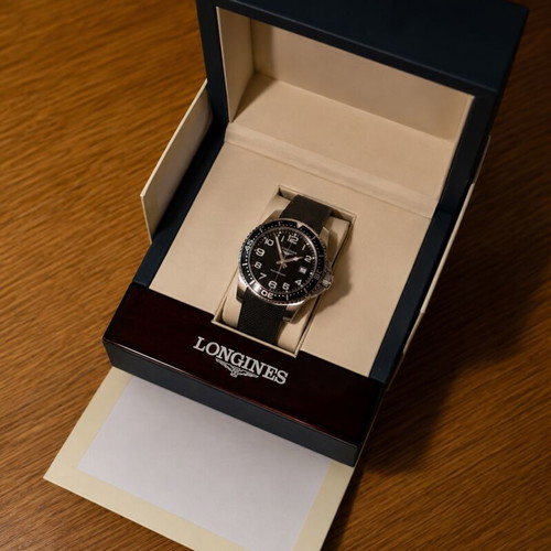 Longines HydroConquest 41mm watch used with box and papers, quartz