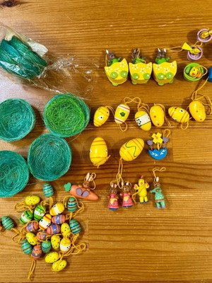 Various Easter decorations like new, pack of 56 items