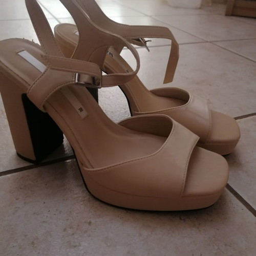 Zara sandals new, size 38, beige platform