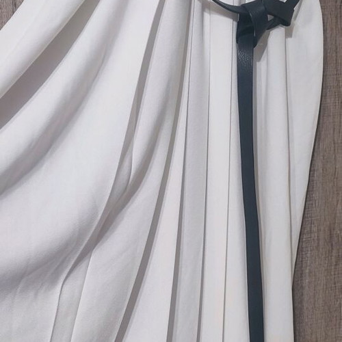 Dress like new with collar and sleeve details