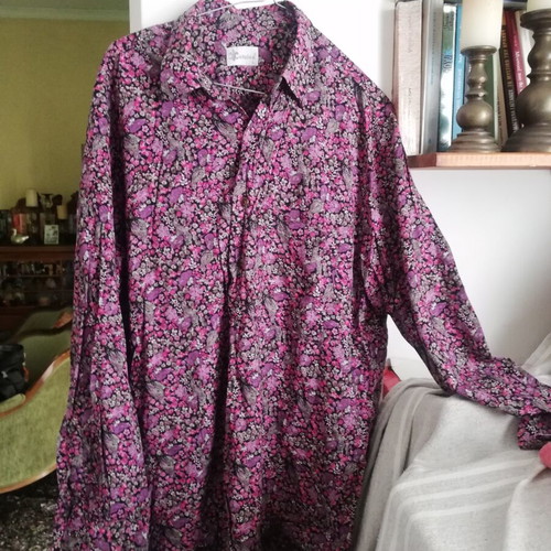 Camisa floral shirt pink and black, used, size L