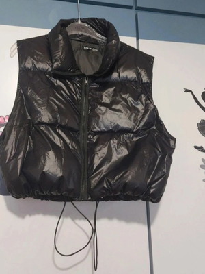 Shein cropped sleeveless puffer jacket, black, petite L