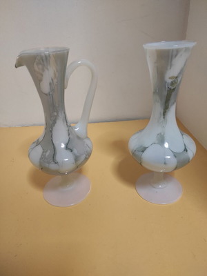 Glass vintage opaline vases like new