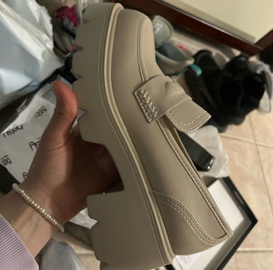 loafers nude
