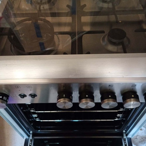 LaGermania gas stove like new with cast iron grates and electric function