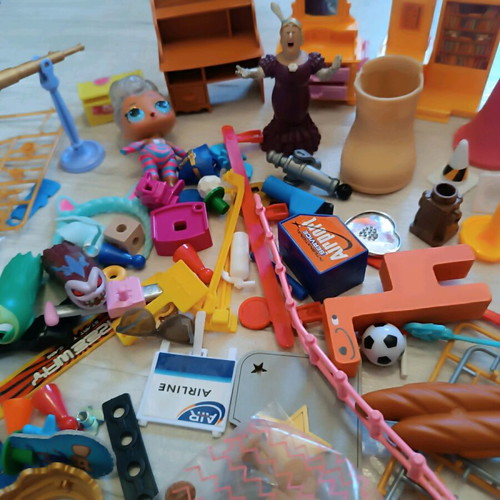 Playmobil used, pack of 13 Geobra 1987 figures and other toys