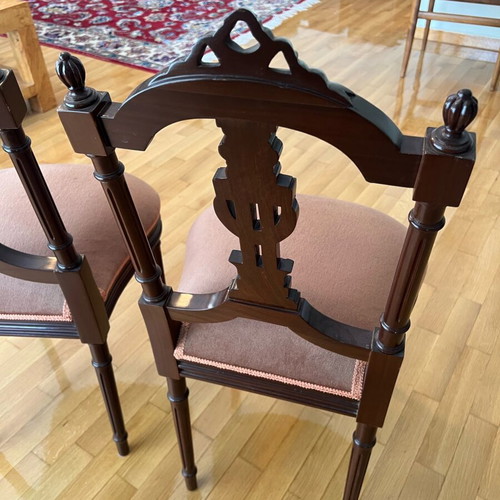 Vintage solid wood twin chairs like new, set of 2