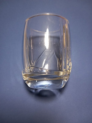 2 малки стъклени чаши