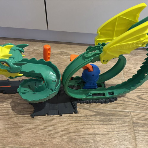 Hot Wheels City Dragon Drive Fireflight playset, 2 pieces