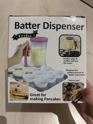 Batter Dispenser like new for pancakes muffins cupcakes