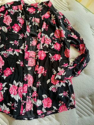 Cotton shirt size M like new, black and pink