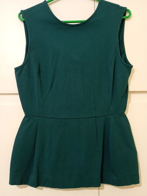 Women's blouse like new, medium size, green with zipper
