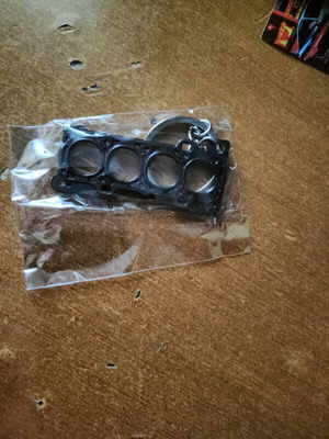 Keychain new in gasket shape black