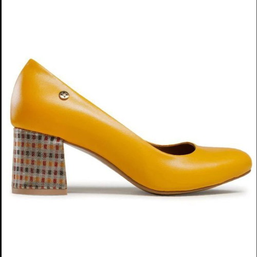 Maciejka yellow leather pumps like new size 41 with block heel