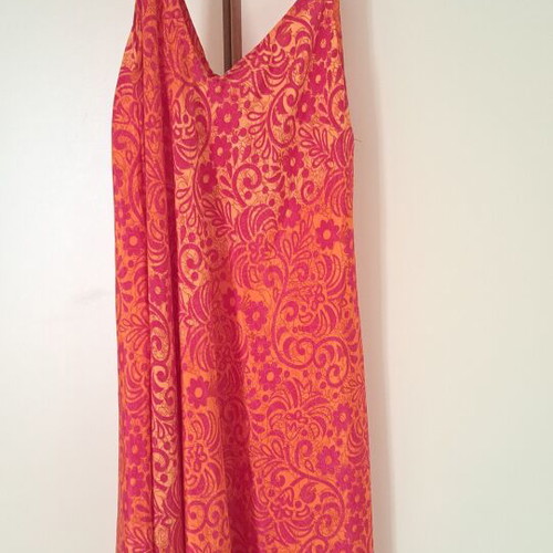 Silk dress size M new, colorful orange