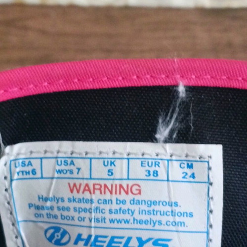 Heelys Classic X2 athletic shoes new, black and pink