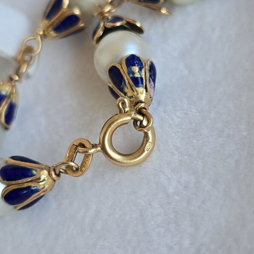 18K gold bracelet with white pearls and royal blue enamel