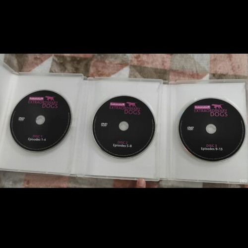 Extraordinary Dogs DVD like new, 3 discs with Greek subtitles