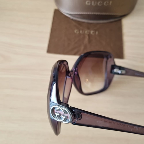 Gucci sunglasses like new with gradient lenses and case