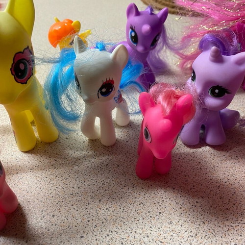 Pony figures all together