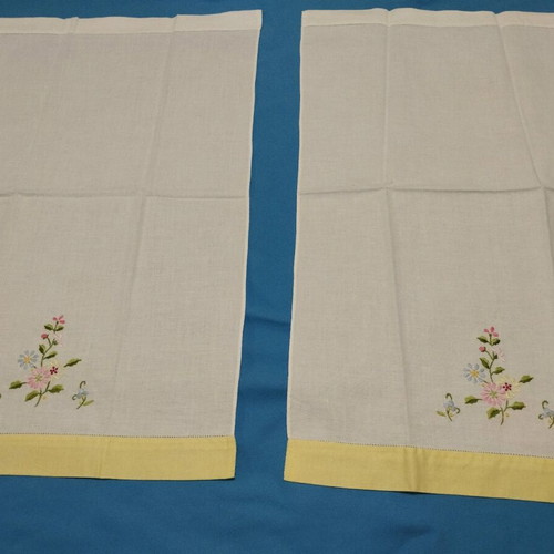 Set of 6 handmade placemats with floral embroidery like new