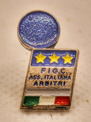Collectible pin of the Italian Referees Association like new