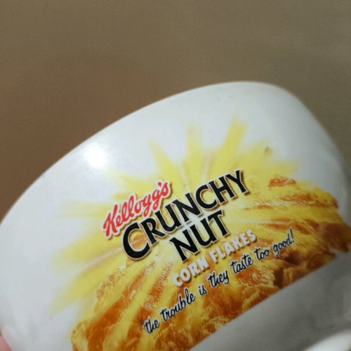Kellogg's bowls like new, set of 2 for breakfast