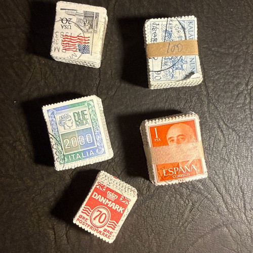 Collectible stamp bundles new, set of 5 from various countries