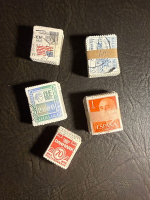 Collectible stamp bundles new, set of 5 from various countries