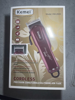 Kemei KM-2600 hair clipper new with accessories and free combs