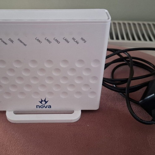 Router ZTE Nova ZXHN H168N like new with power adapter