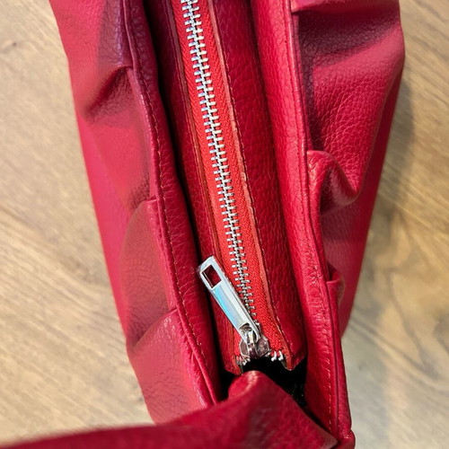 Leather shoulder bag like new, deep red, 100% leather