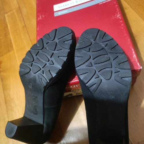 Marco Tozzi leather pumps size 38 like new black