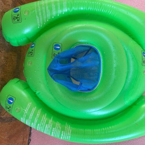 AQUA FRESH baby float like new for sea training