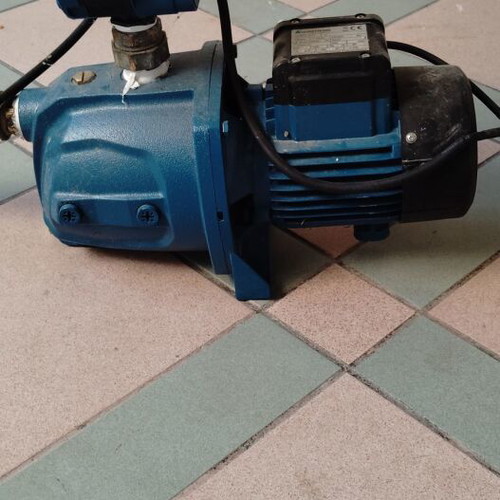 Water pressure pump 1hp like new, Italian made with accessories