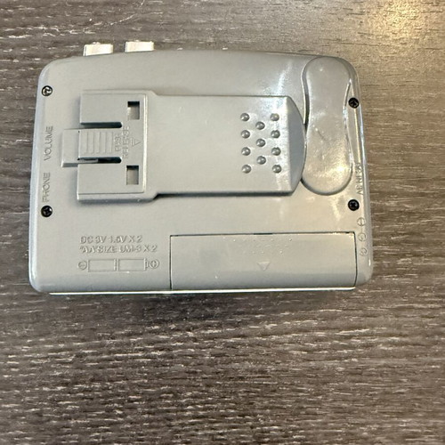 Walkman Sunny new with cassette problem, needs headphones
