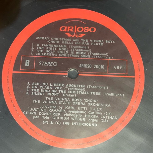 Vinyl with Christmas songs like new, classical