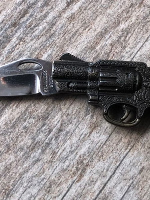 Джобен нож ключодържател с форма на пистолет като нов