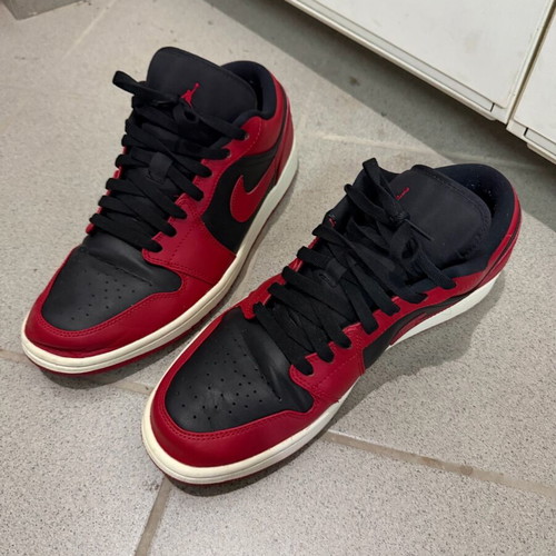 Jordan 1 Low Reverse Bred sneakers used, size 45, red